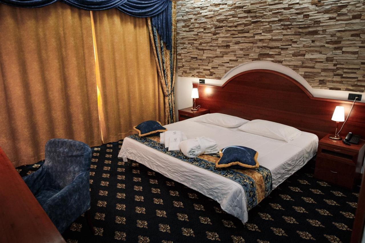 Atyraū River Palace Hotel מראה חיצוני תמונה