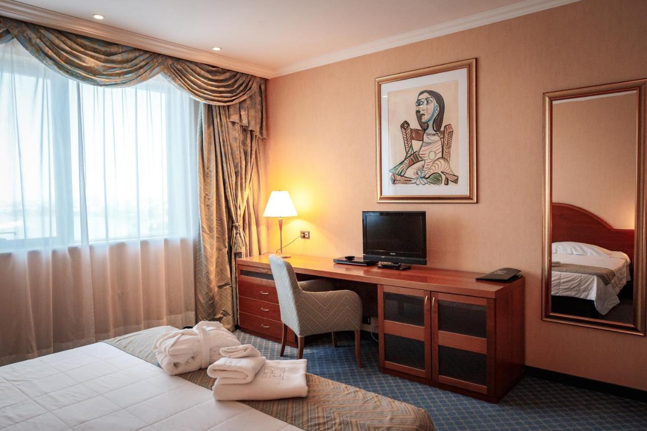 Atyraū River Palace Hotel מראה חיצוני תמונה