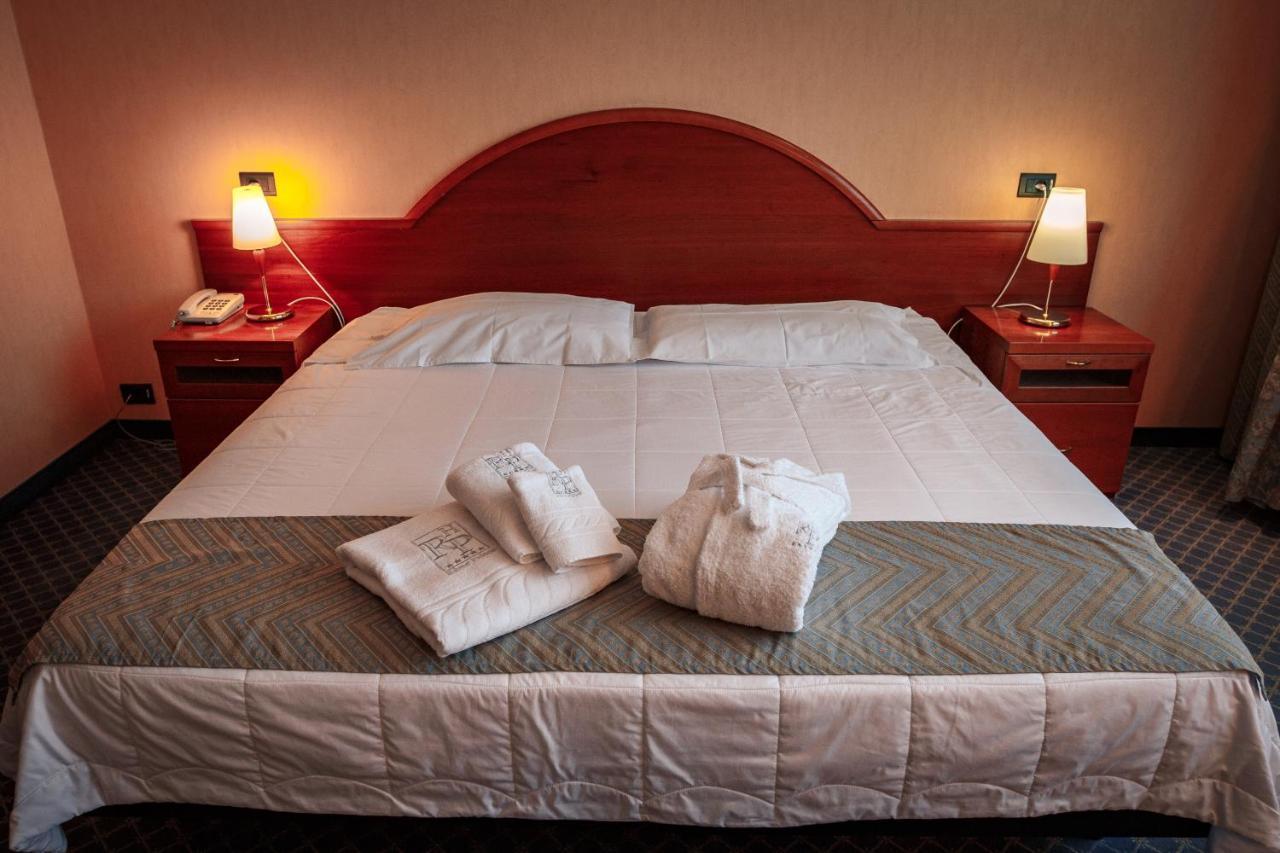 Atyraū River Palace Hotel מראה חיצוני תמונה