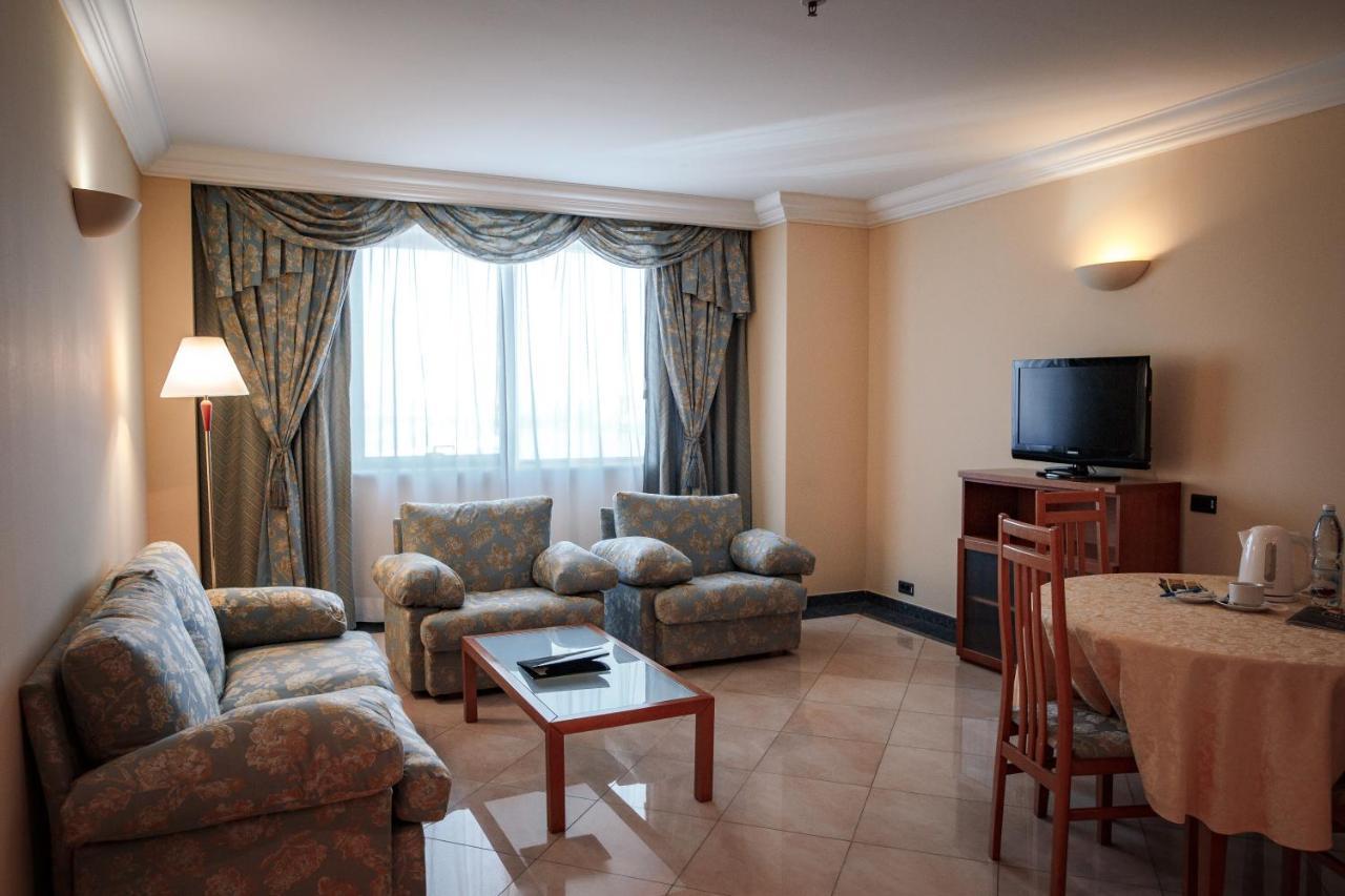 Atyraū River Palace Hotel מראה חיצוני תמונה