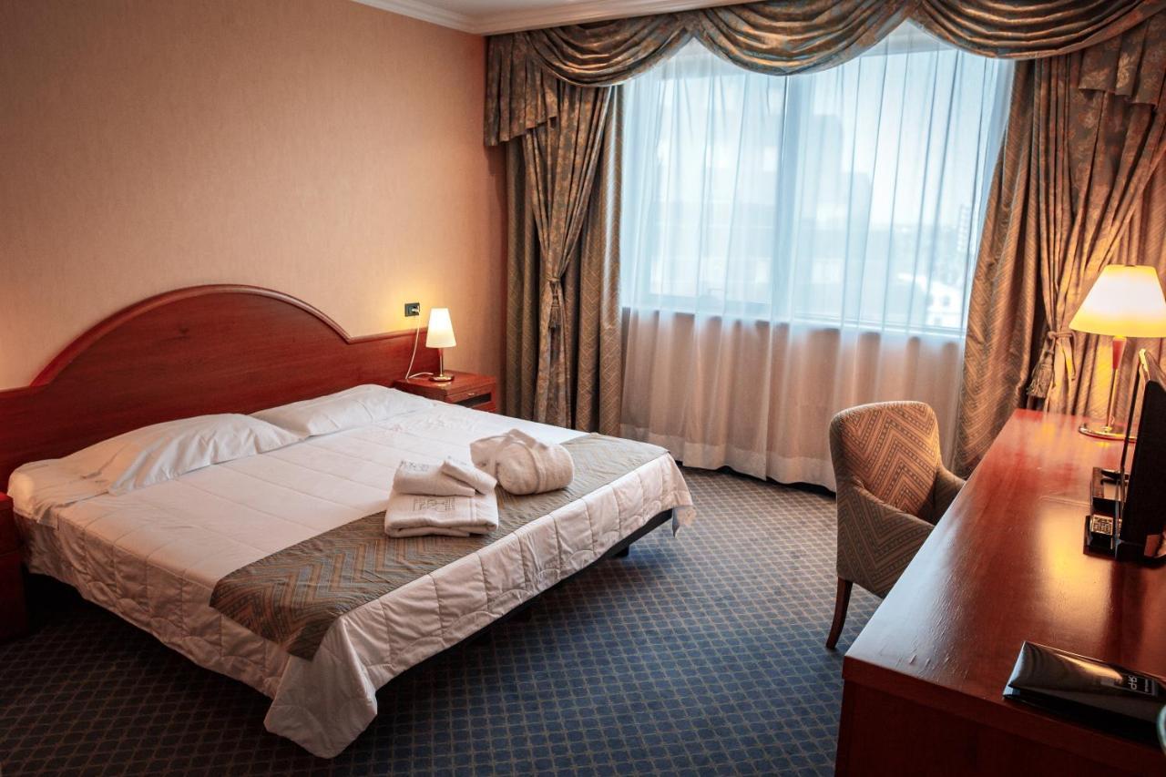 Atyraū River Palace Hotel מראה חיצוני תמונה