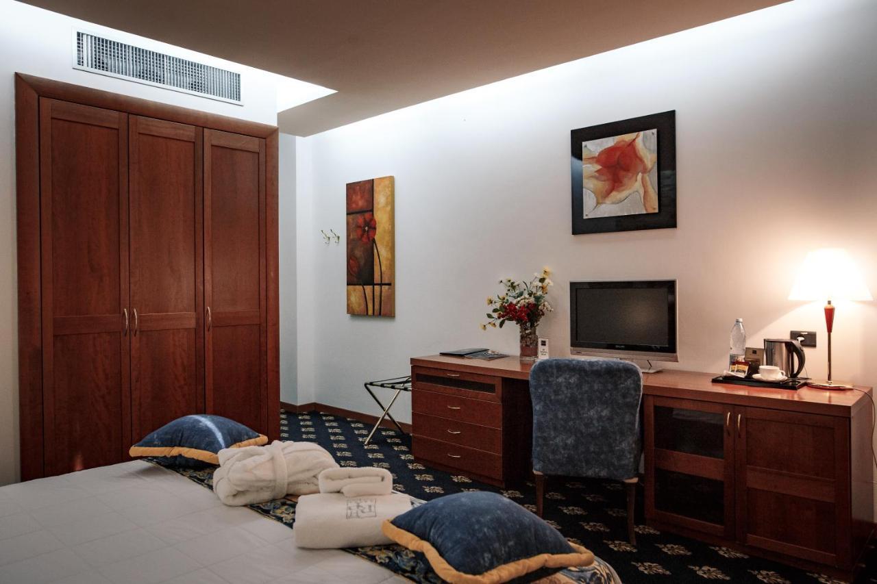 Atyraū River Palace Hotel מראה חיצוני תמונה