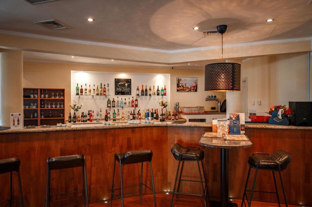 Atyraū River Palace Hotel מראה חיצוני תמונה