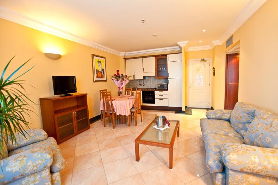 Atyraū River Palace Hotel חדר תמונה
