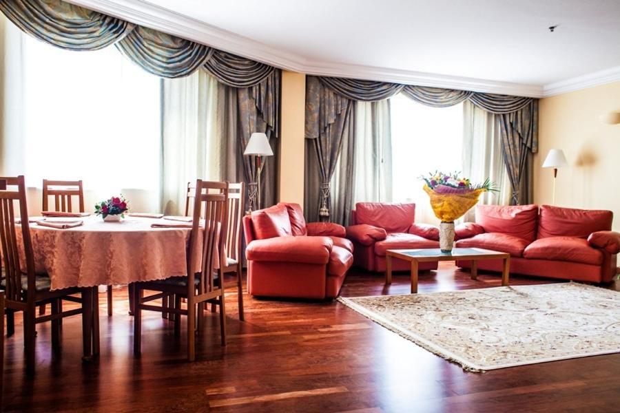 Atyraū River Palace Hotel חדר תמונה