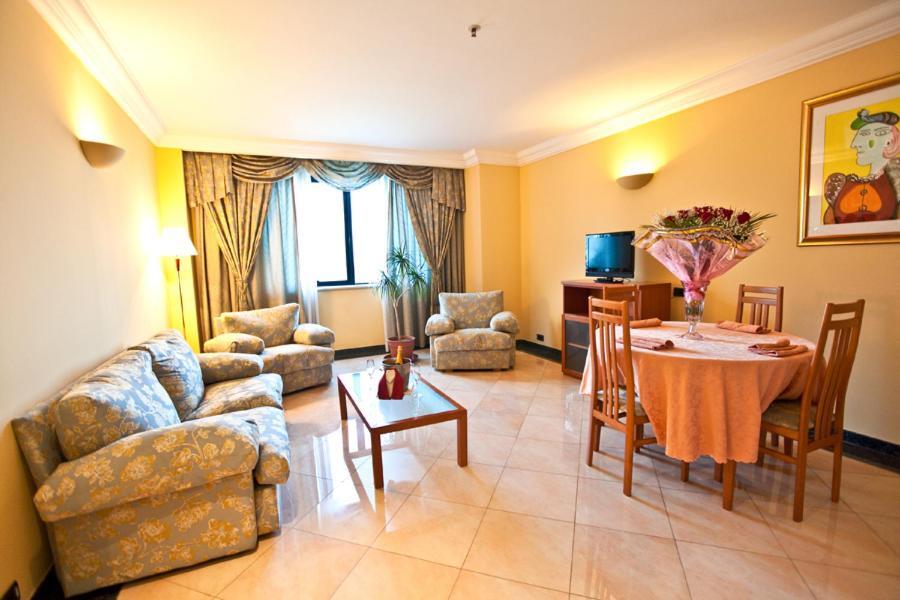 Atyraū River Palace Hotel מראה חיצוני תמונה